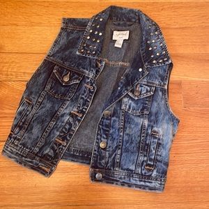 Forever 21 cropped studded jean vest size small